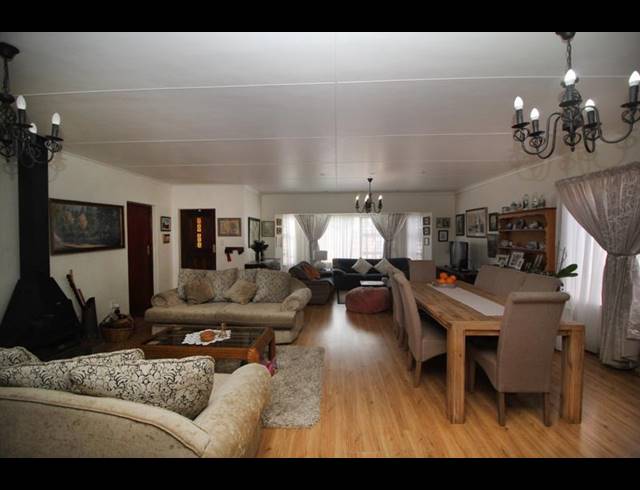 4 BEDROOM HOUSE FOR SALE IN FRAAIUITSIG